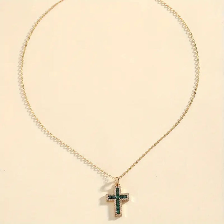 Colar com Pendente Cruz de Esmeralda Solene | Ouro